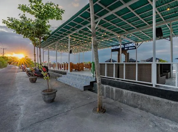 ホテル Nusa Indah Onai