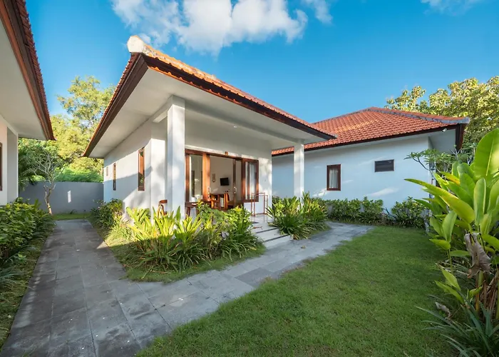 ホテル Nusa Indah Onai 3*